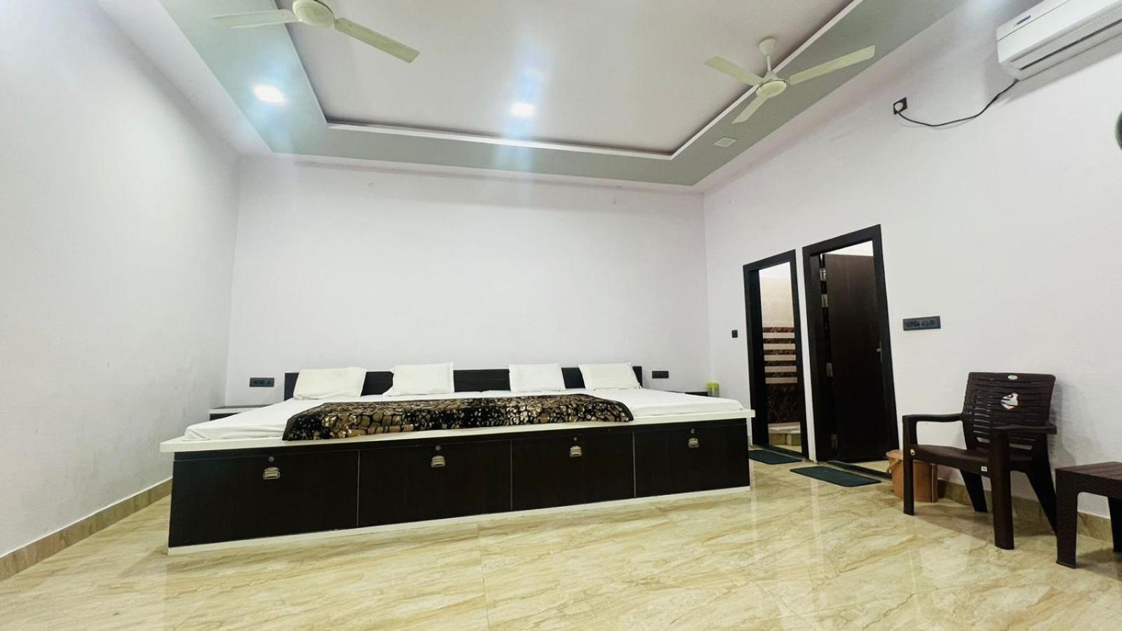 Hotel Rudra Residency Near Railway Station Mathura Kültér fotó