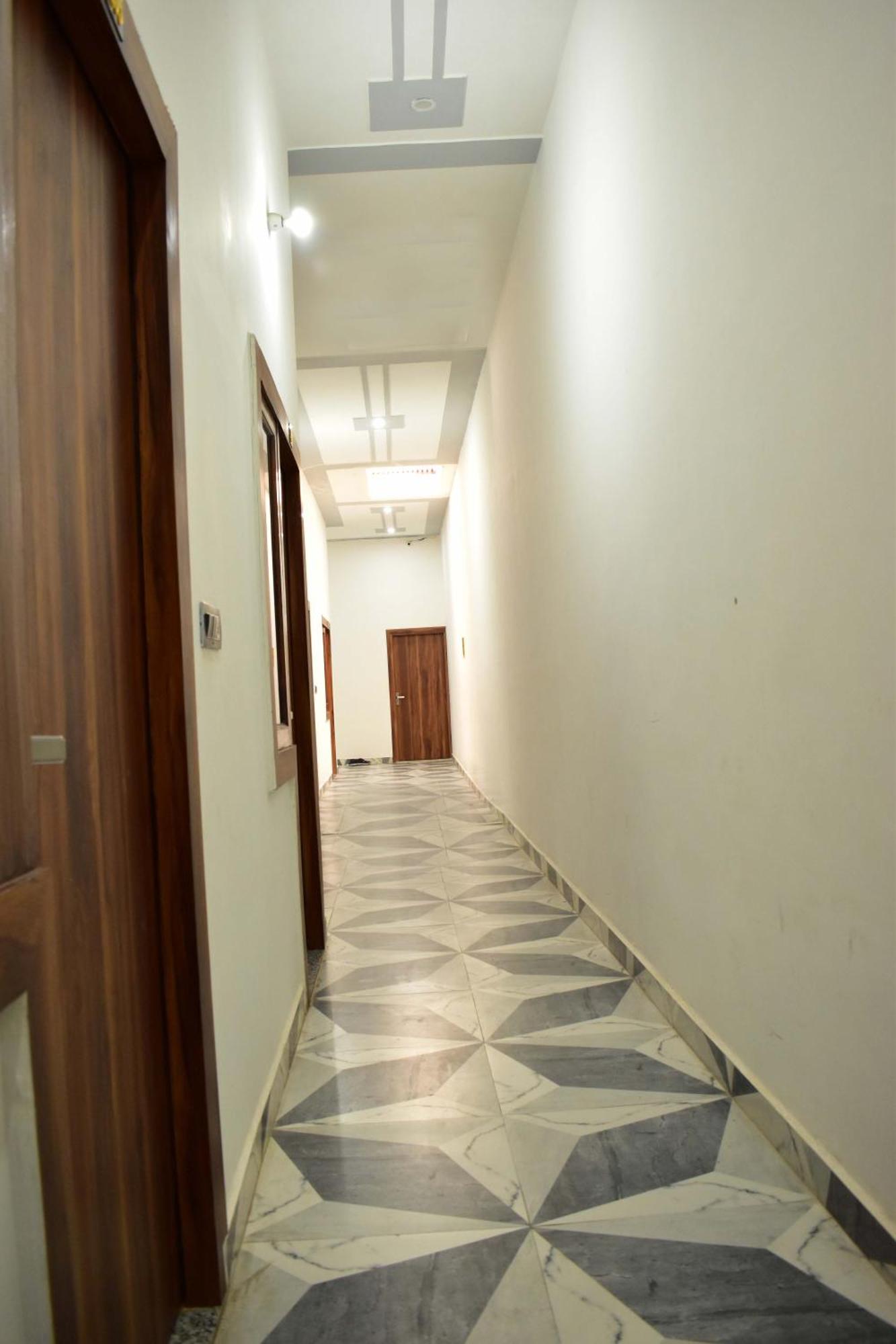 Hotel Rudra Residency Near Railway Station Mathura Kültér fotó