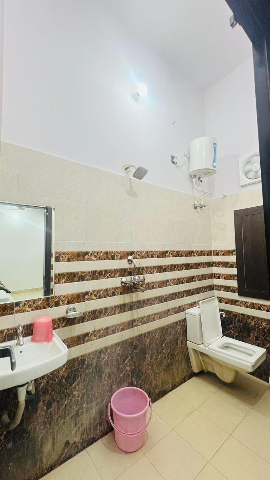 Hotel Rudra Residency Near Railway Station Mathura Kültér fotó