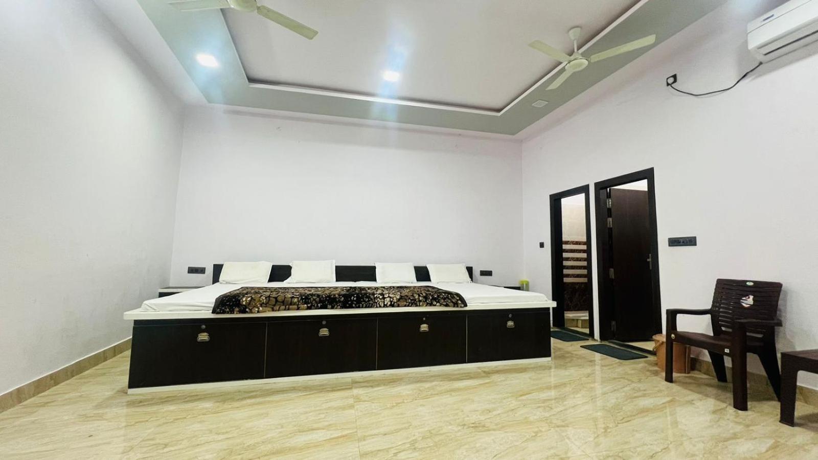 Hotel Rudra Residency Near Railway Station Mathura Kültér fotó