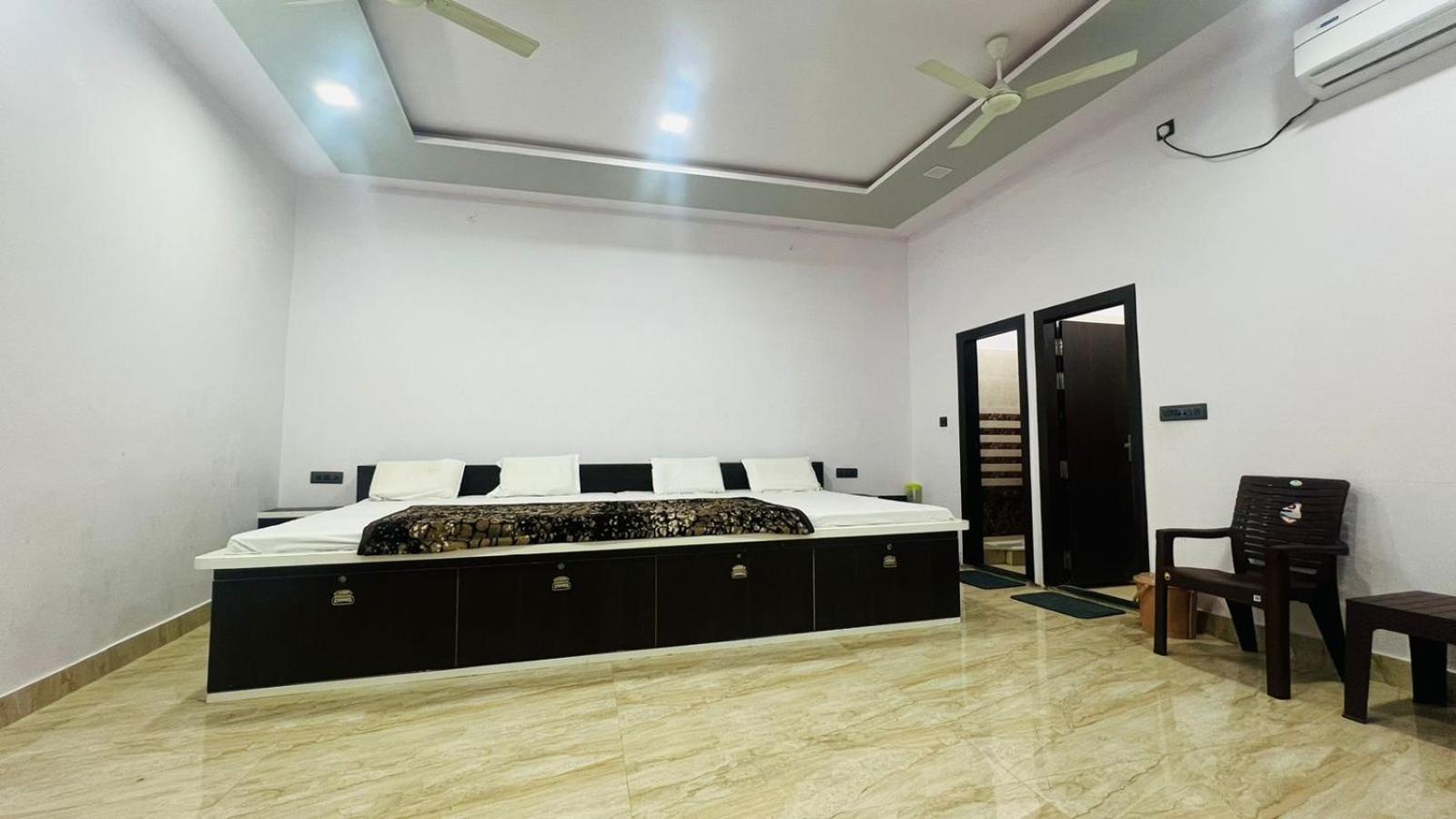 Hotel Rudra Residency Near Railway Station Mathura Kültér fotó