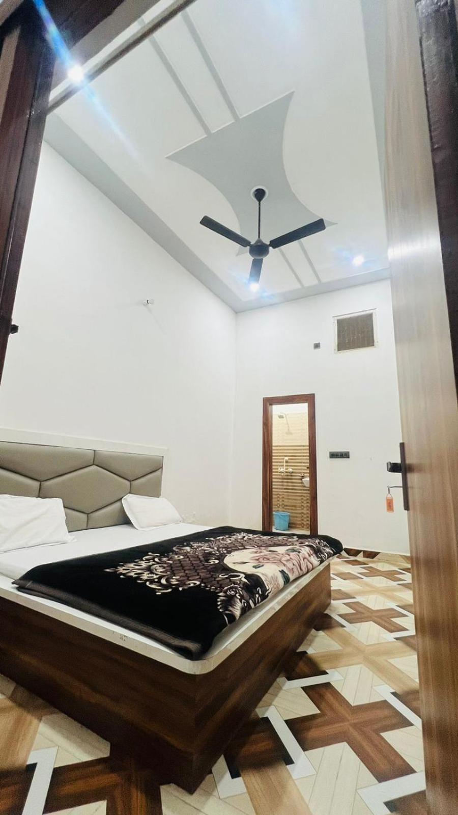Hotel Rudra Residency Near Railway Station Mathura Kültér fotó