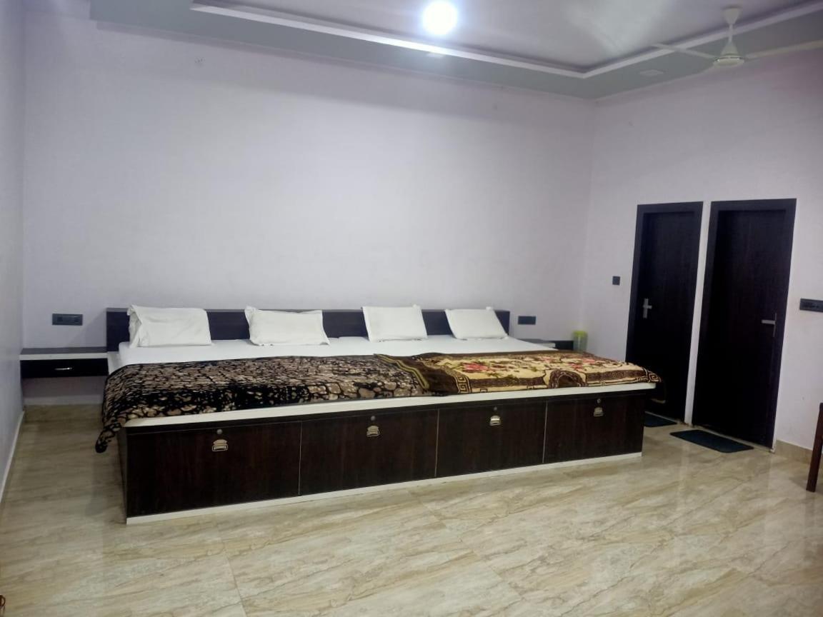 Hotel Rudra Residency Near Railway Station Mathura Kültér fotó